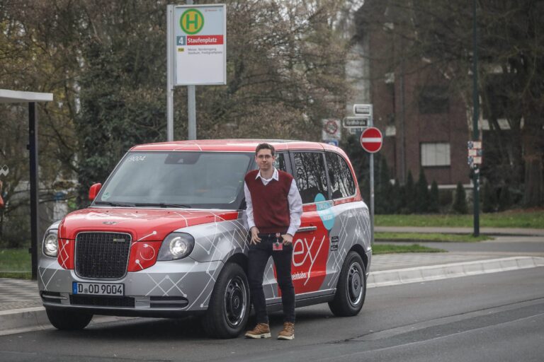 So sieht das Großraum-Taxi von außen aus. Foto: Hans-Juergen Bauer (hjba)
